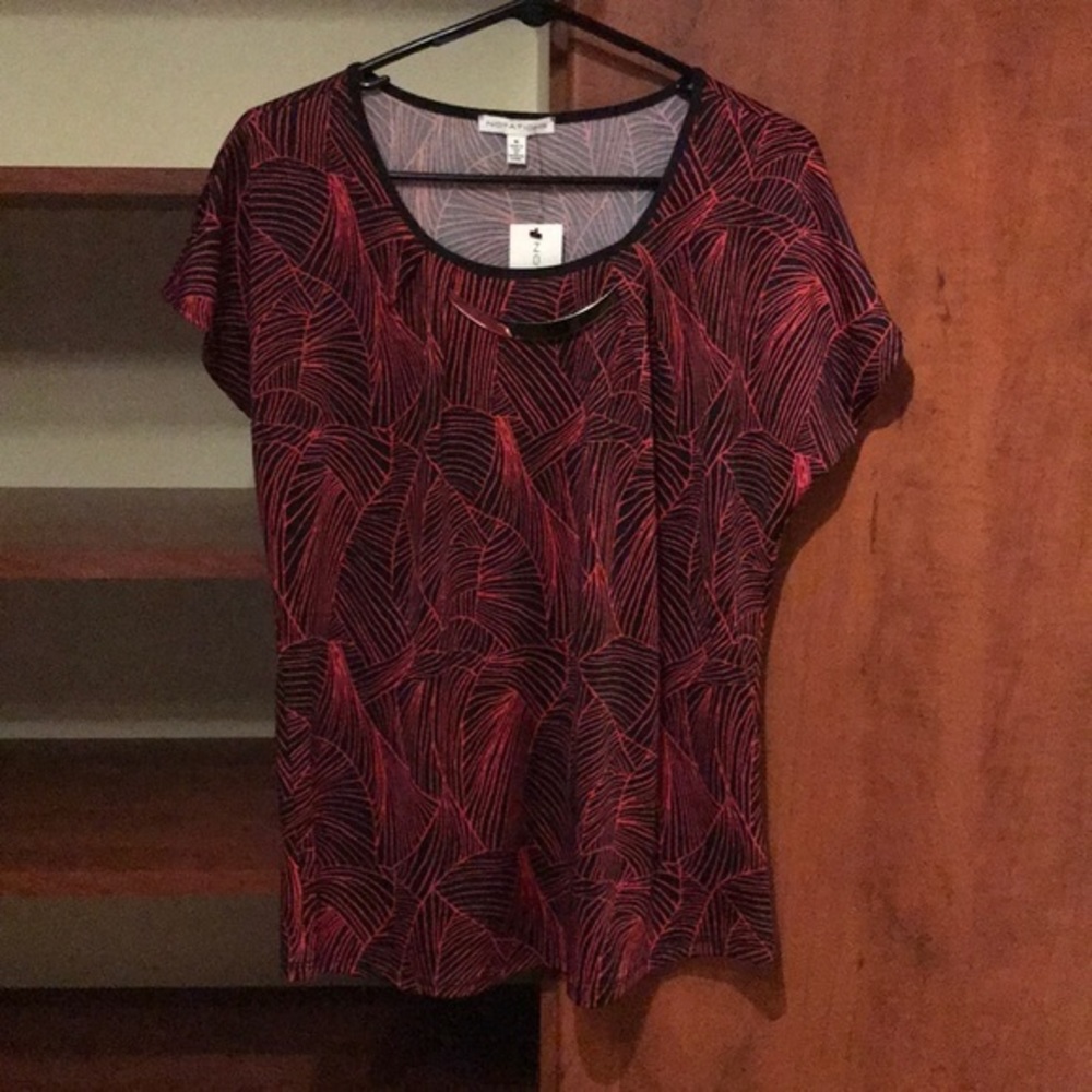 Short‎ sleeved blouse